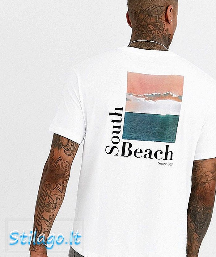 Bershka velika majica v beli barvi z južnim tiskom na plaži