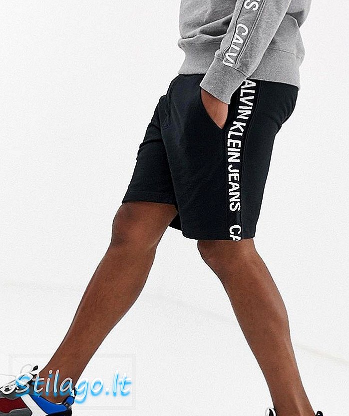 Calvin Klein Jeans sidelogo svette shorts i svart