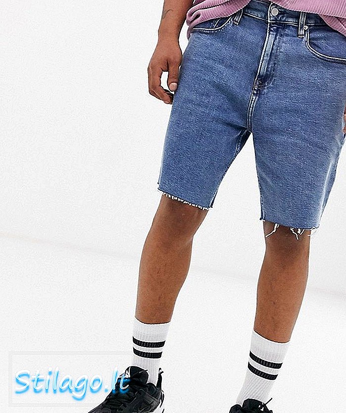 ไอคอนกางเกงยีนส์ Calvin Klein ปกติพอดีกางเกงขาสั้นผ้ายีนส์ในหินล้างกลางสัญลักษณ์สีฟ้า