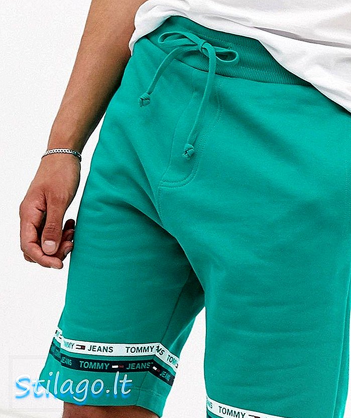 Krótkie spodenki Tommy Jeans z taśmą na nogawkach w kolorze zielonym