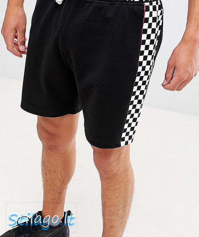 Globoke estetske kratke hlače s šahovnico v črni barvi
