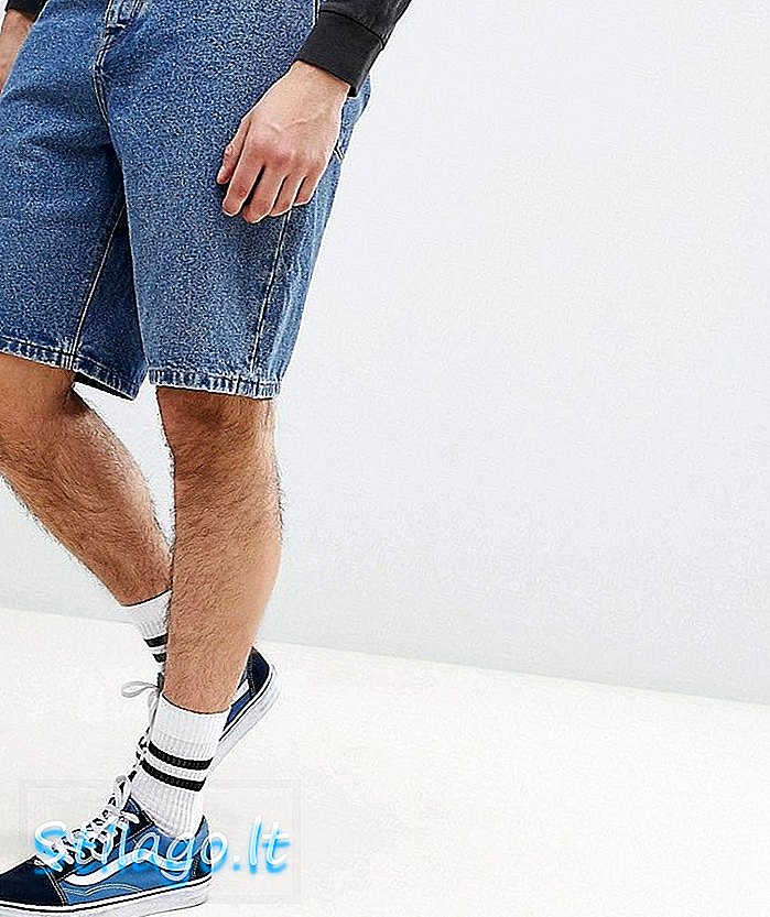 ASOS DESIGN กางเกงขาสั้นผ้าเดนิมใน Skater Fit Mid Wash Blue