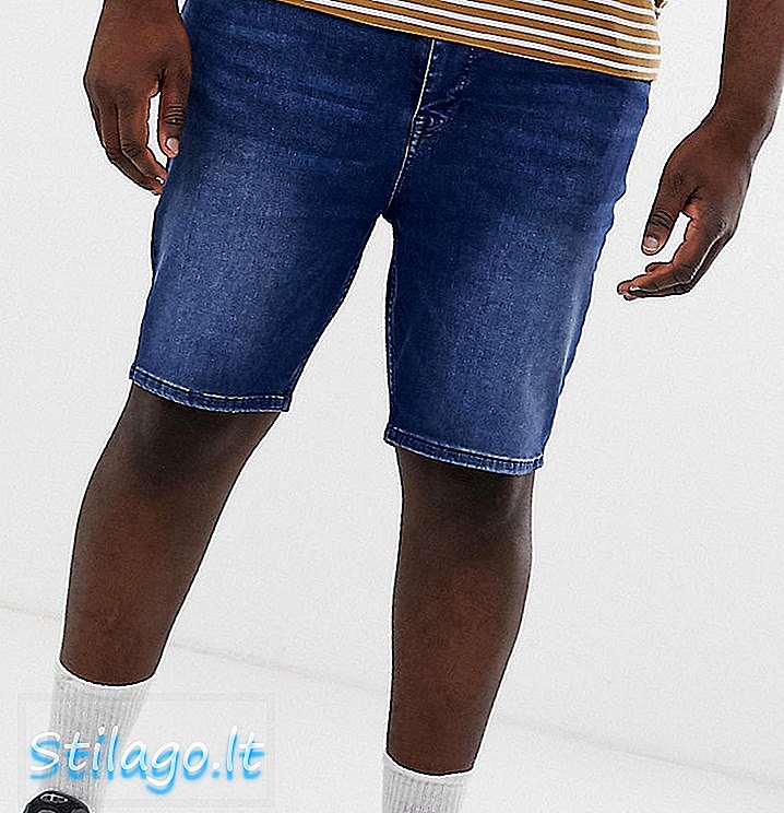 „ASOS DESIGN Plus“ džinsiniai šortai, purškiami, su vidutinio skalbimo mėlyna spalva