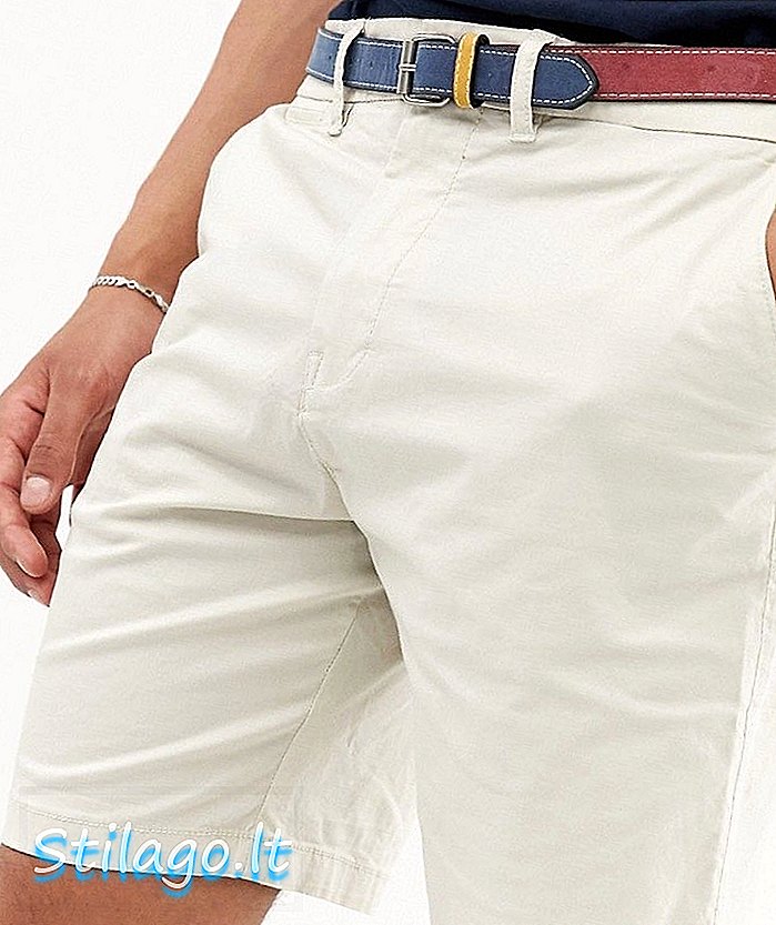 Pantalons curts de chino de Pull & Bear de color beige amb cinturó