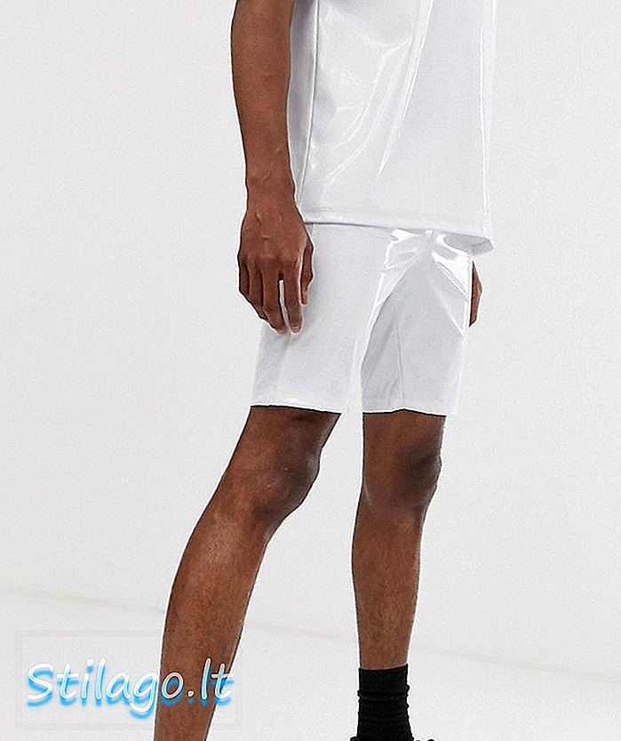 Pantalones cortos combinados en tejido de vinilo blanco de ASOS DESIGN
