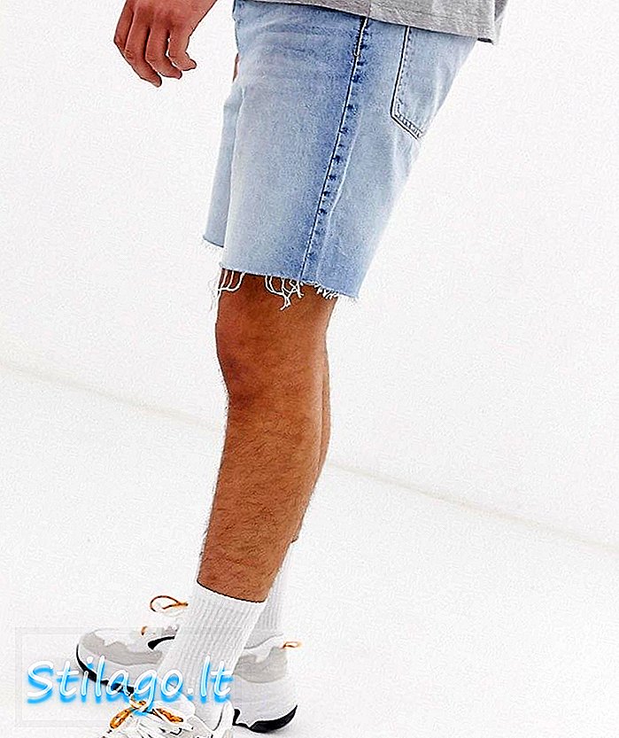Shorts de mezclilla slim fit de Bershka con dobladillo sin rematar en azul claro