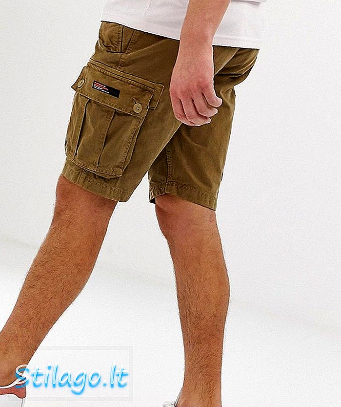 สินค้า Superdry คาดเข็มขัดกางเกงขาสั้นในทรายสีแทน