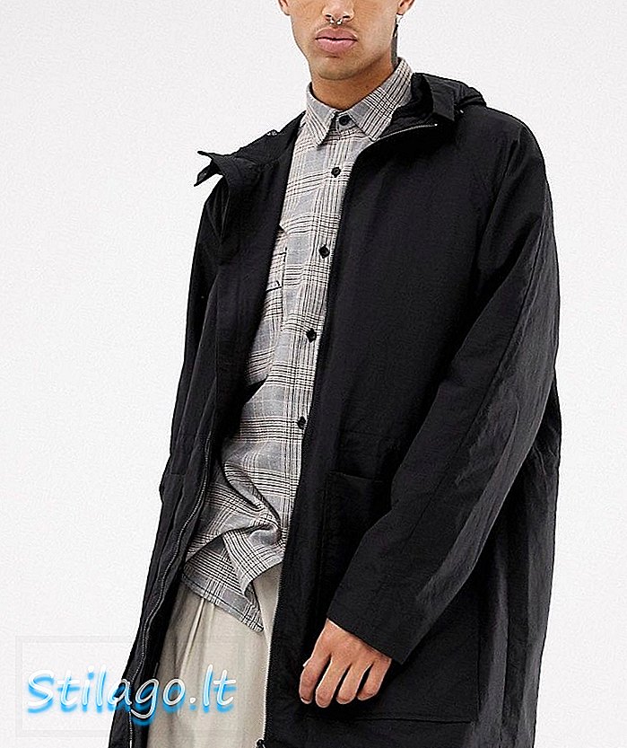 Lehká bunda ze 6. června v černé barvě s kapucí