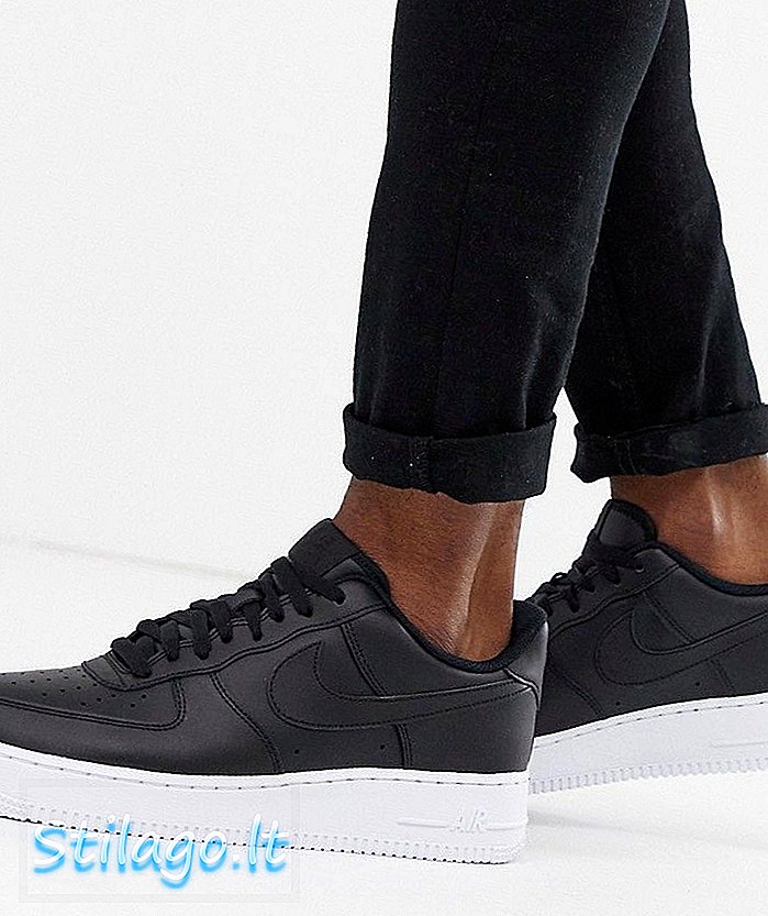 Nike Air Force 1 '07 sneakers in zwart met witte zool