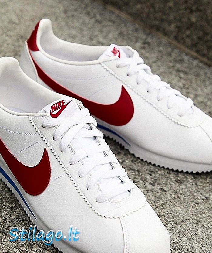 Giày thể thao Nike Cortez màu trắng với swoosh đỏ